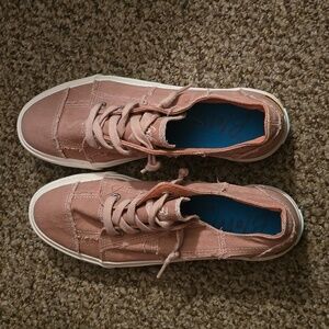 Blowfish low top mauve ladies sneakers